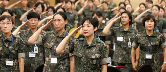 모병제 논란이 불붙인 ‘여성징병제’ 논란