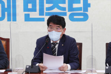 민주당 제명 '성추행 의혹' 박완주 의원, 검찰 송치