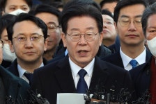 검찰 출석한 이재명 없는 죄 조작하는 사법 쿠데타
