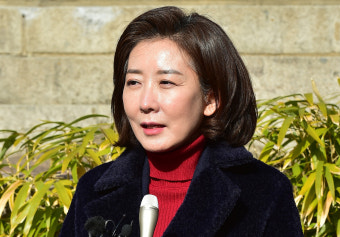 나경원의 투트랙 전략인가 궁여지책인가