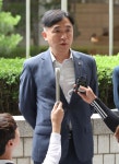 고 박원순 유족 변호 정철승, 후배 성추행 혐의로 피소