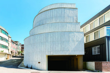 19세 미만은 출입금지! 어른들의 놀이터로 오세요 | 만화 도서관 겸 서점 그래픽