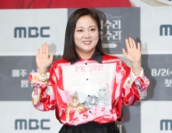 박나래 '주사 이모' 출국금지...경찰, 불법 의료 의혹 수사