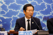 퇴진론에도 정면돌파…정청래 