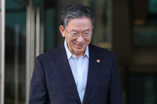 이대통령, 정성호 사표 수리…차기 법무장관에 박균택·이건태 물망