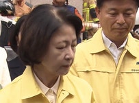 추미애, '재정 빨대' 질문에 얼굴 찌푸리며 손사래…