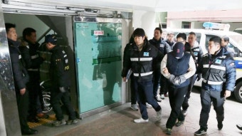 [슬라이드 포토] '눈물도 없이 머뭇거리지도 않고' 시신 훼손 재연