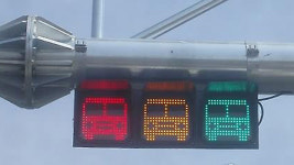 서울 중앙버스전용차로에 버스 모양 三色 신호등