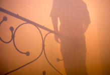 전화 왜 안 받아 전 여친 집 앞에 불 질러