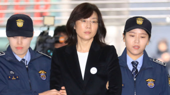 '블랙리스트' 조윤선, 호송차 타고 특검 출석…구속 후 처음