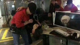 [뉴스pick] 모니터를 들이받은 청년…게임에 져서 분풀이로?