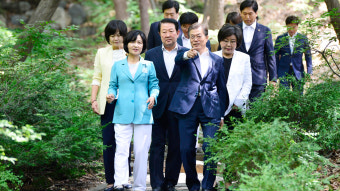 文 대통령, 여야 4당 대표와 2시간 오찬 간담회