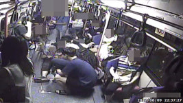 한밤 시내버스서 쓰러진 20대 구하려고 승객들 함께 응급실 직행