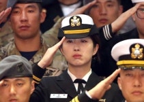 [뉴스pick] 자원입대했던 SK 최태원 회장 차녀 최민정 해군 중위 오늘 제대