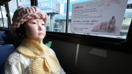 춘천 시내버스에 오른 평화의 소녀상