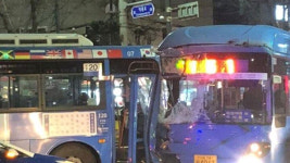 서울 수유사거리 교차로서 버스 충돌…21명 다쳐
