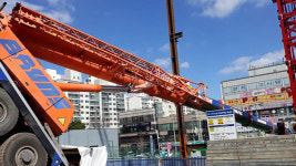 경기 용인서 크레인 쓰러져 버스 정류장 덮쳐…다친 사람은 없어