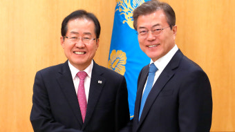 문 대통령-홍준표, 청와대 단독회동…김기식 사태 분수령