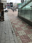 [제보컷] 와장창 용인 성복역 출구 위로 갑자기 떨어진 대리석 조각