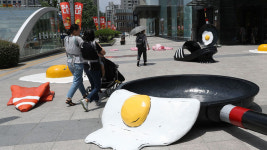 [슬라이드 포토] 더위 하면 대프리카!…여름맞이 이색 조형물 눈길