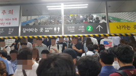 서울 사당역에서 지하철 출입문 고장…퇴근길 승객 불편