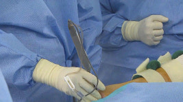 드라마 같은 현실 의료기기 영업사원이 전신마취 수술 집도