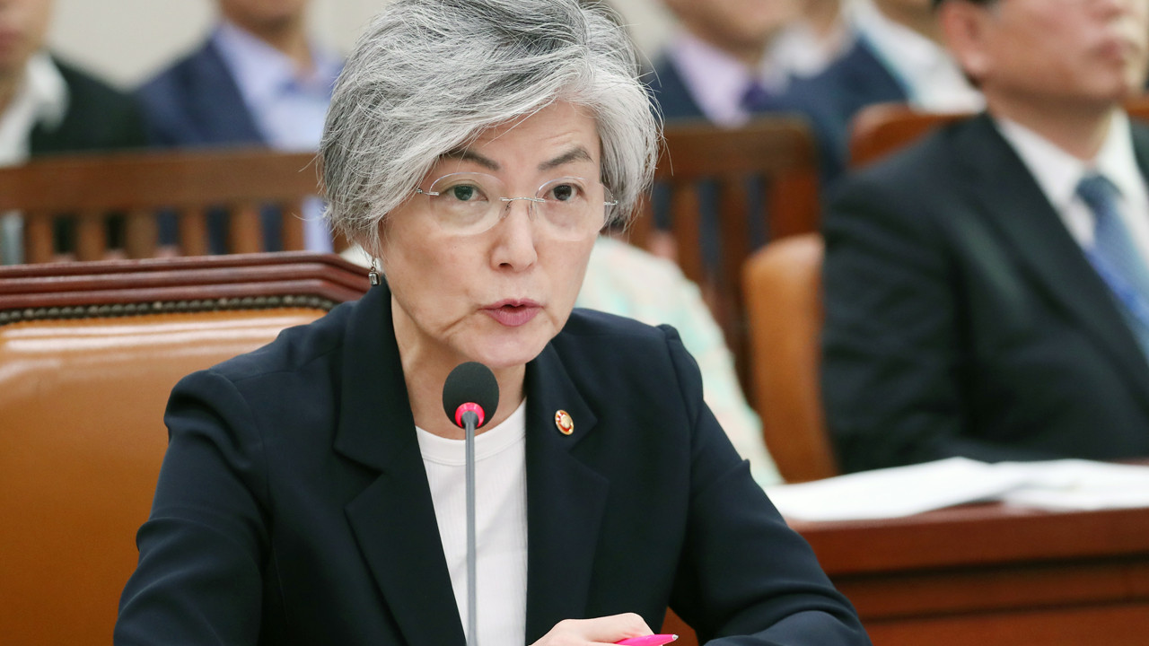 한일 외교장관, 한일관계 미래를 밝게 그리며 협력 강조