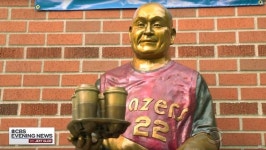 [뉴스pick] 20년 동안 열심히 일한 자폐 배달원 위해 동상 세워준 시민들