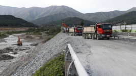 [포토] 태풍 콩레이에 유실된 국도 24호선…응급 복구 중