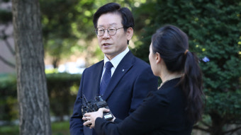 이재명 자택 등 압수수색…휴대전화 2대 압수·분석 착수