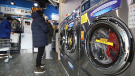 위험한 장난 셀프빨래방 세탁기에 갇힌 10대 구조