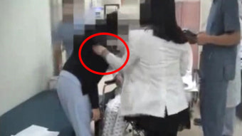 '밟고, 때리고'…제주대병원 갑질 의혹 교수 동영상 공개 '파장'