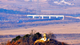 판문역 도착한 南 열차, 기다리고 있던 北 열차