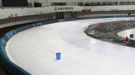 물새는 빙상장, 동계체전 오후로 연기