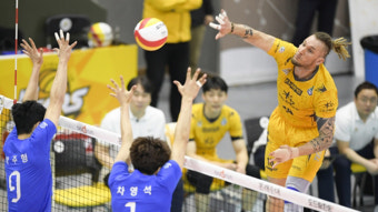 '멀어진 정규리그 우승' 현대캐피탈, KB에 충격패