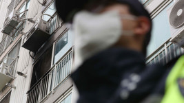 방화·난동 벌어졌던 아파트…안타깝게 쳐다보는 주민들