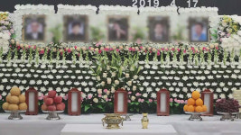 진주 아파트 방화 살인 희생자 유족들, 발인 연기