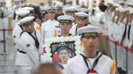 동료 경례 받으며 떠나는 故 최종근 하사…눈물의 영결식