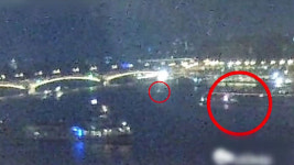 [CCTV 공개] 갈 지자로 휘청…유람선 충돌 추정 영상