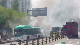 안산서 시내버스 주행 도중 화재…20여 명 대피