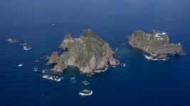 태극기 흔들며 日 수출규제 규탄…독도 방문한 국회의원들