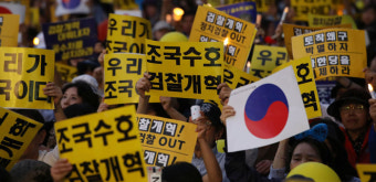 다시 밝힌 서초동 대규모 촛불…