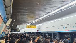 서울지하철 4호선 남태령역서 펑 소리와 열차 고장…출근길 혼잡