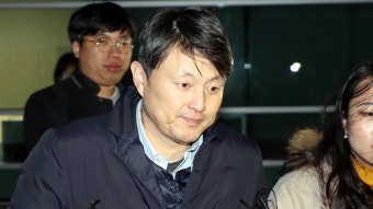 '뇌물 혐의' 유재수 부시장 18시간 검찰 조사 후 귀가