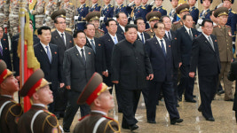 김정은, 김정일 8주기에 금수산태양궁전 참배…메시지는 없어