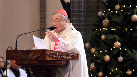 전국 곳곳서 성탄 축하…놀이공원·스키장에 인파