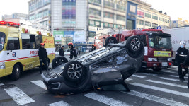 인천서 교통사고로 승용차 전복…70대 운전자 다쳐