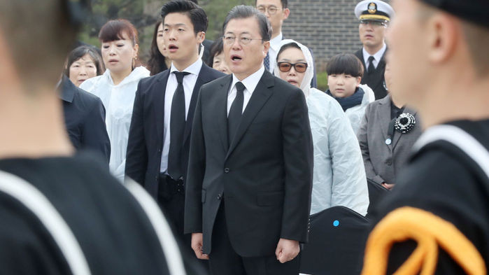 이재명, 서해 수호의 날 기념식 참석에 유족 반발에도 안보 강화 의지 드러내 종합 분석