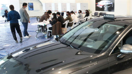 씨름장 · 고깃집 · 자동차 대리점…이색 투표소서 한 표