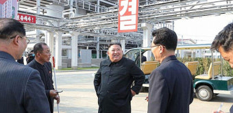 사망설 잠재운 김정은…활짝 웃으며 '깜짝 등장'
